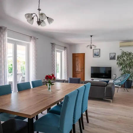 Casa vacanze Awesome In Loborika