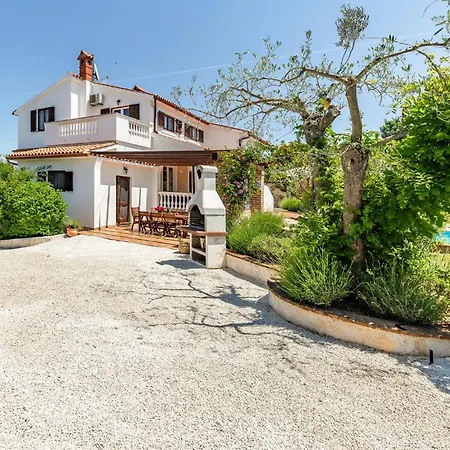 Vakantiehuis Lovely In Loborika